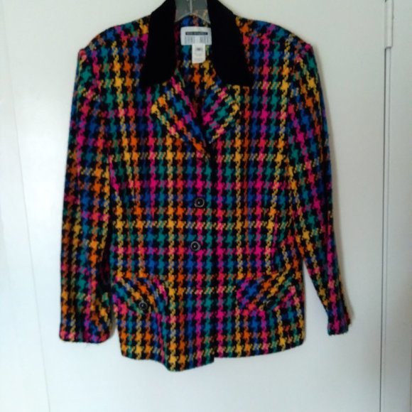 Blazer - Picture 2 of 2